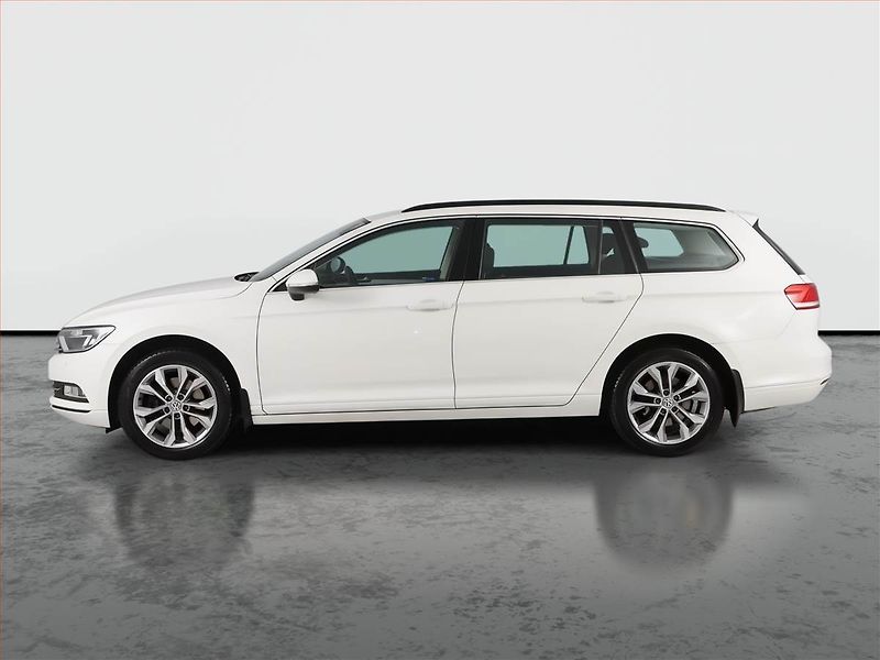 Volkswagen Passat (2017) Comfortline 1.8 TSI, ČR,1.maj - fotka 3 z 21