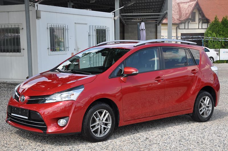 Toyota Verso 1.8 ValveMatic 108kW 7.míst - fotka 1 z 18