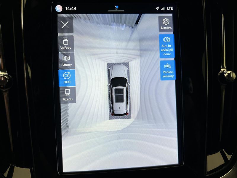 Volvo V60 T6 AWD DARK PLUS RECHARGE AUT - fotka 30 z 48