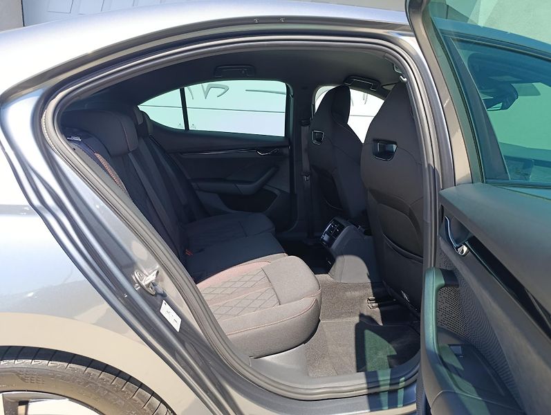Škoda Octavia RS 2.0TSI 180kW ČR 1.MAJ DPH - fotka 16 z 31