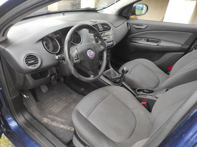 Fiat Bravo 1.9 JTD 8V Dynamic - fotka 9 z 22