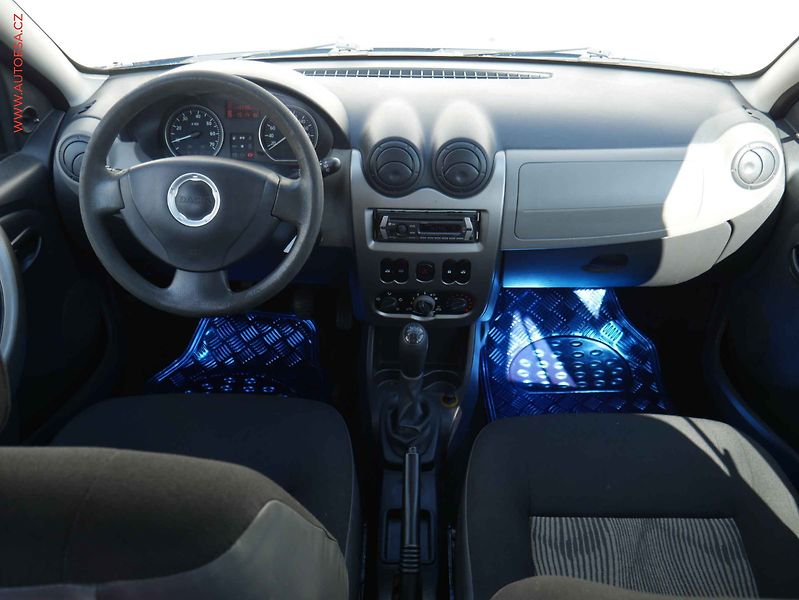 Dacia Sandero (2009) 1.4i, 1.maj,ČR, El.okna - fotka 8 z 13