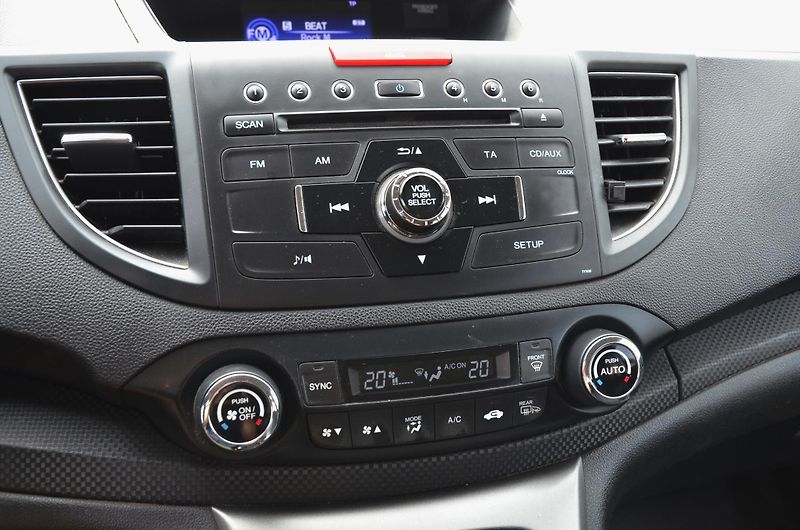 Honda CR-V (2013) 2.2 i-DTEC 110kW 4x4 / ČR - fotka 23 z 27