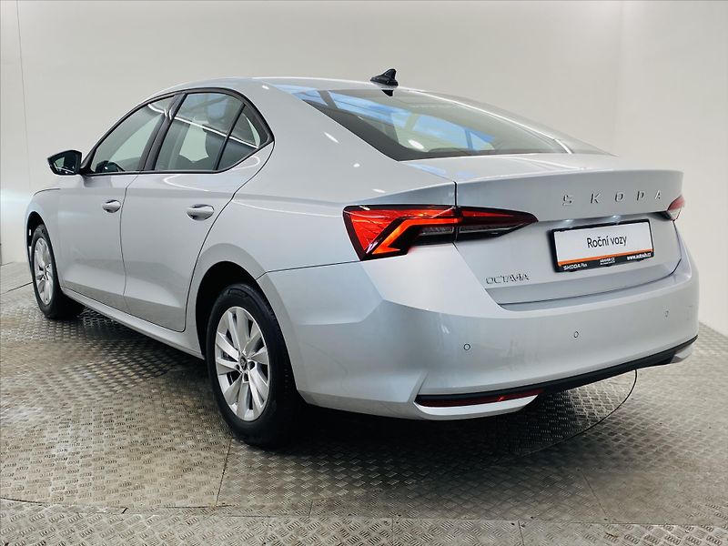 Škoda Octavia 1,5 TSI 110kW Selection - fotka 23 z 26