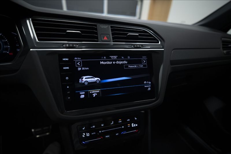 Volkswagen Tiguan 1,4 TSI DSG eHYBRID R-LINE ČR - fotka 36 z 46