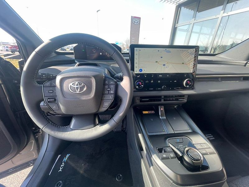Toyota bZ4X EV FWD 73.1 kWH Style - fotka 17 z 30