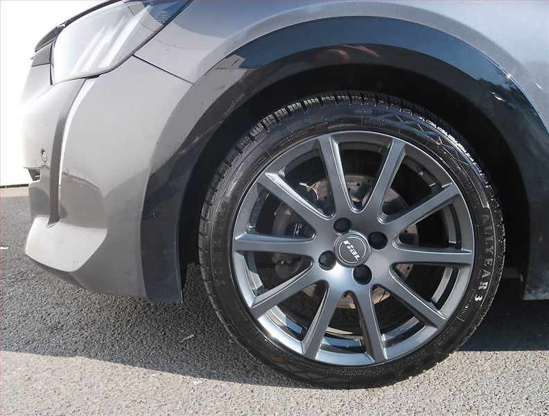 Peugeot 208 (2020) GT Pack 1.2 PureTech, Automat - fotka 15 z 21