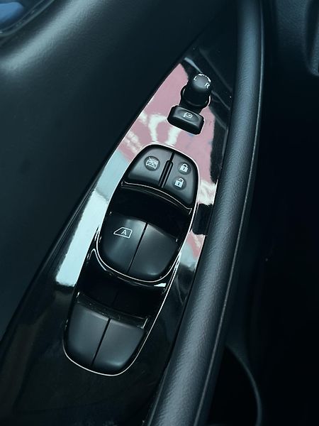 Nissan Leaf EV 110kW 40kWh Tekna - fotka 20 z 26