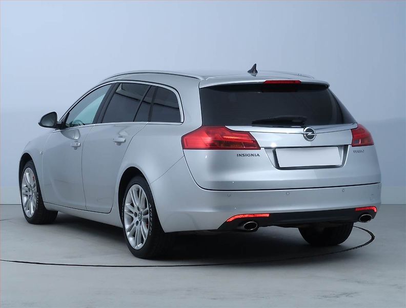 Opel Insignia (2010) 1.6 Turbo, Navi, Xenony - fotka 4 z 16