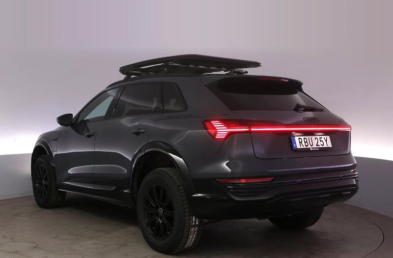 Audi Q8 e-tron 55 Q SoH 92% 360k HuD Pano. - fotka 3 z 25