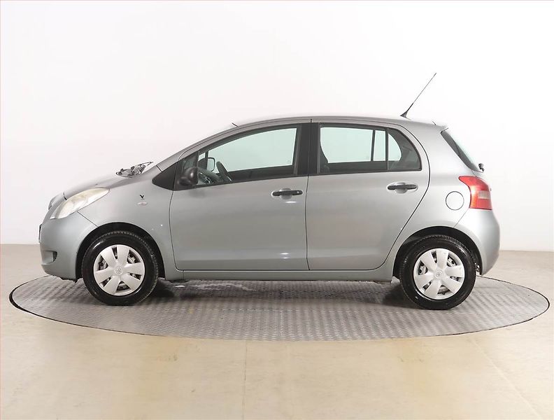 Toyota Yaris (2008) 1.0 VVT-i - fotka 3 z 14