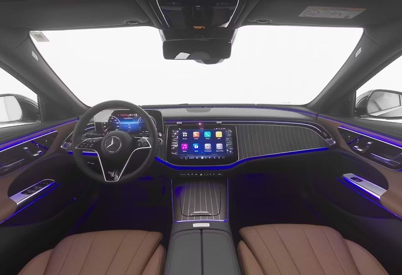 Mercedes-Benz Třídy E 300 de 4M Avantgarde Pano Vent - fotka 9 z 11