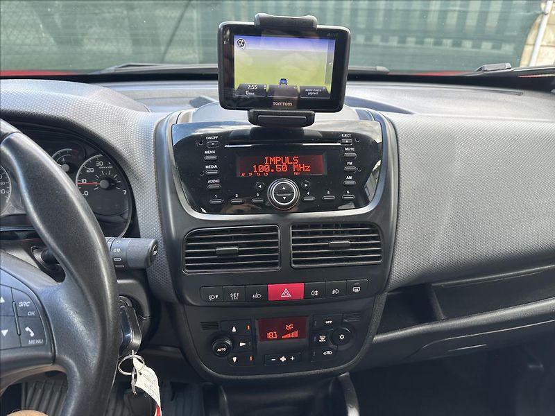 Fiat Dobló 2,0 JTD TAŽNÉ TOP - fotka 16 z 37