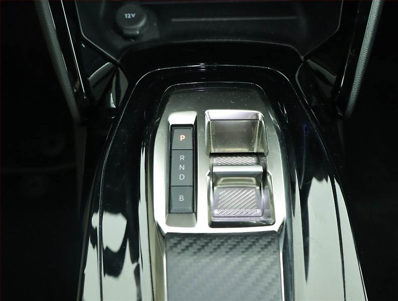 Peugeot 2008 (2023) GT 54 kWh, SoH 94% - fotka 13 z 20