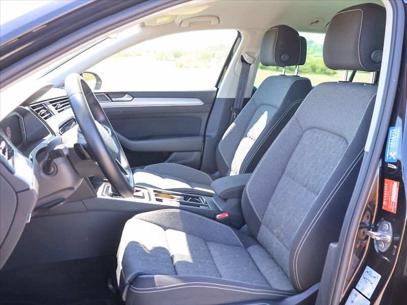 Volkswagen Passat 2,0 TDI DSG Matrix Virtual DPH - fotka 13 z 37