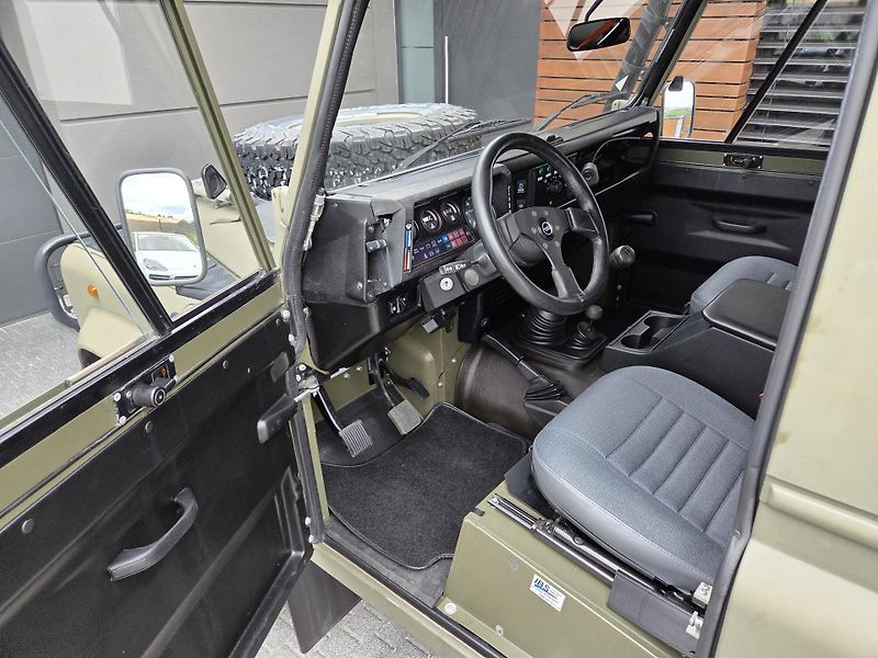 Land Rover Defender TDi HOBSON Military - RENOVACE - fotka 5 z 44
