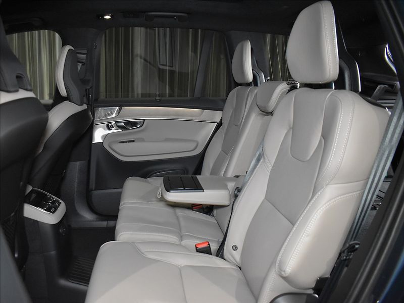 Volvo XC90 (2026) 2,0 T8  Ultra Dark - fotka 12 z 40