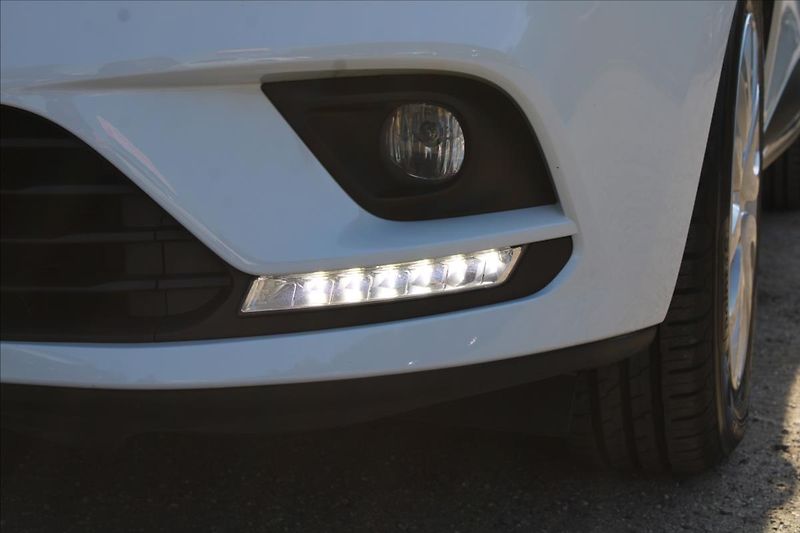 Renault Clio 1,2 i  NOVÉ V ČR,1.MAJITEL - fotka 23 z 26
