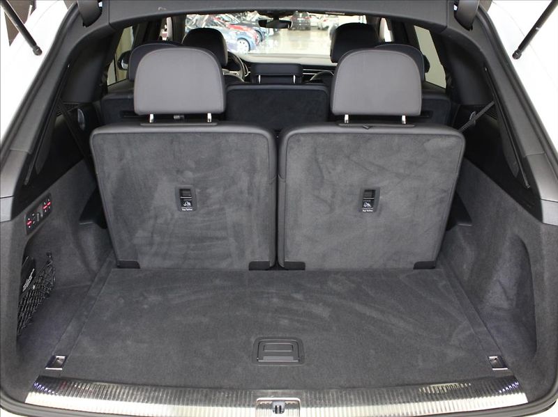 Audi Q7 3,0 50TDi S-Line 7-míst B&O ČR - fotka 26 z 31