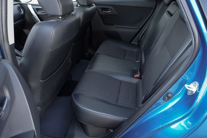 Toyota Auris 1.8i/Hybrid/Pano/NAVI/ - fotka 18 z 27