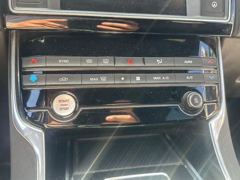 Jaguar XE (2016) 2.0D, 120KW, R SPORT, ROZVODY - fotka 21 z 27