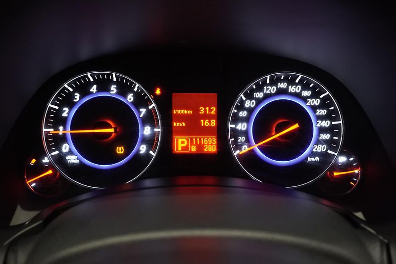 Infiniti FX50 5.0 V8 287 kW AWD AUTOMAT - fotka 23 z 24