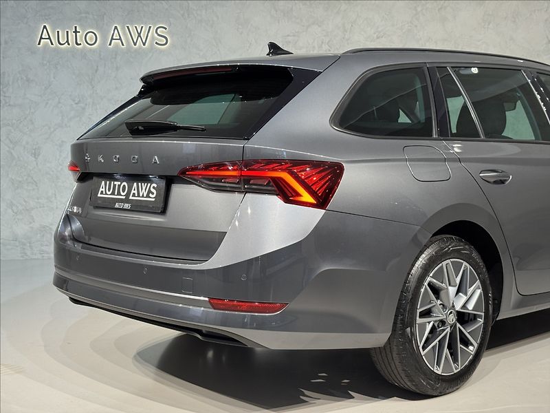 Škoda Octavia 2,0 TDi  DSG Tour Virtual LED - fotka 11 z 44