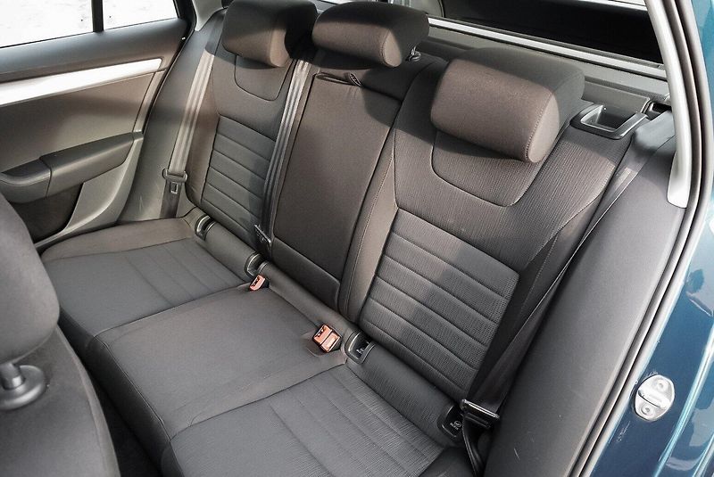 Škoda Octavia 2.0 TDi DSG ELEGANCE - fotka 20 z 24