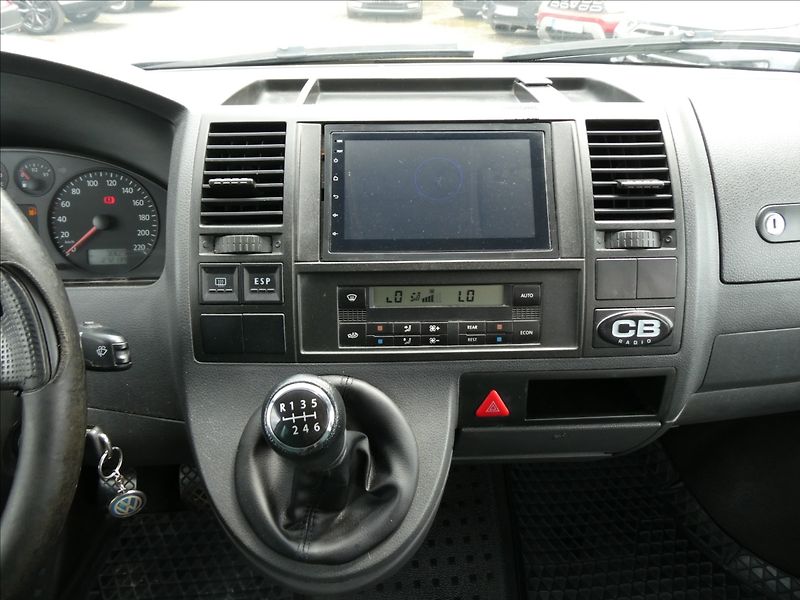 Volkswagen Caravelle 2,5 TDi 96kW LONG 8.míst,závěs - fotka 25 z 33
