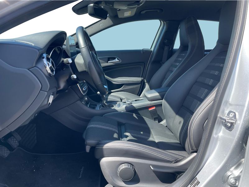 Mercedes-Benz GLA 180 i - fotka 11 z 25