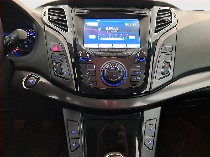 Hyundai i40 (2015) 1.7 CRDi, Serv.kniha, Navi - fotka 12 z 17