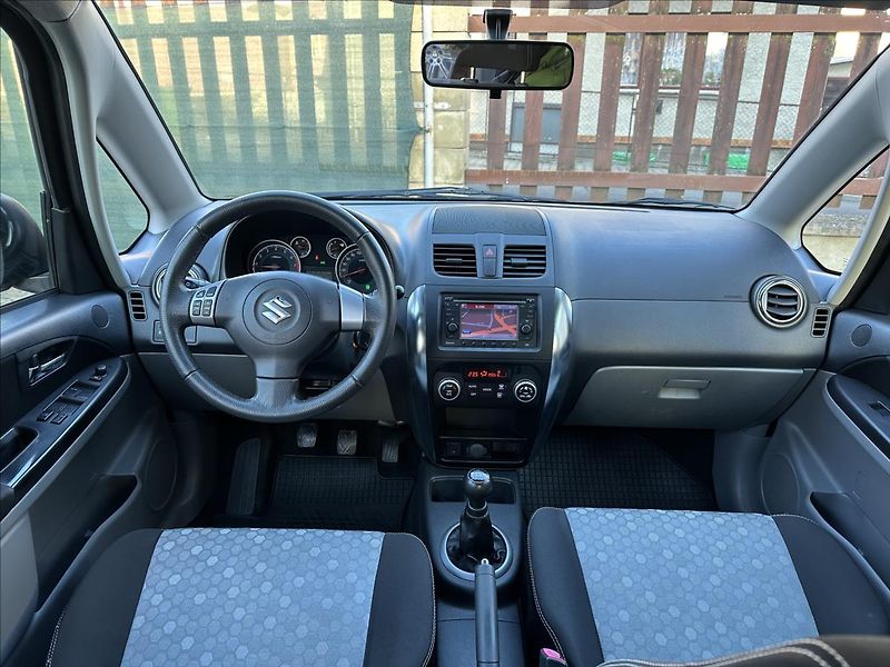 Suzuki SX4 1,6 4x4 STYLE - fotka 14 z 19