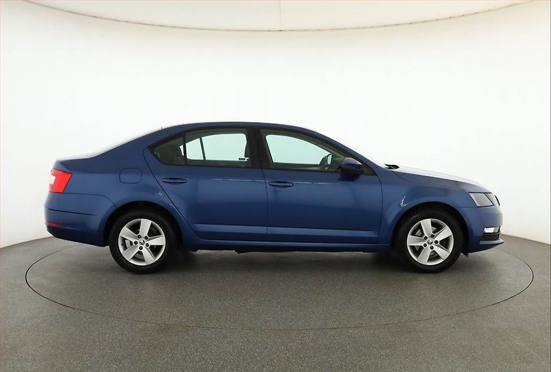 Škoda Octavia (2018) Ambition 1.4 TSI, Serv.kniha - fotka 6 z 17