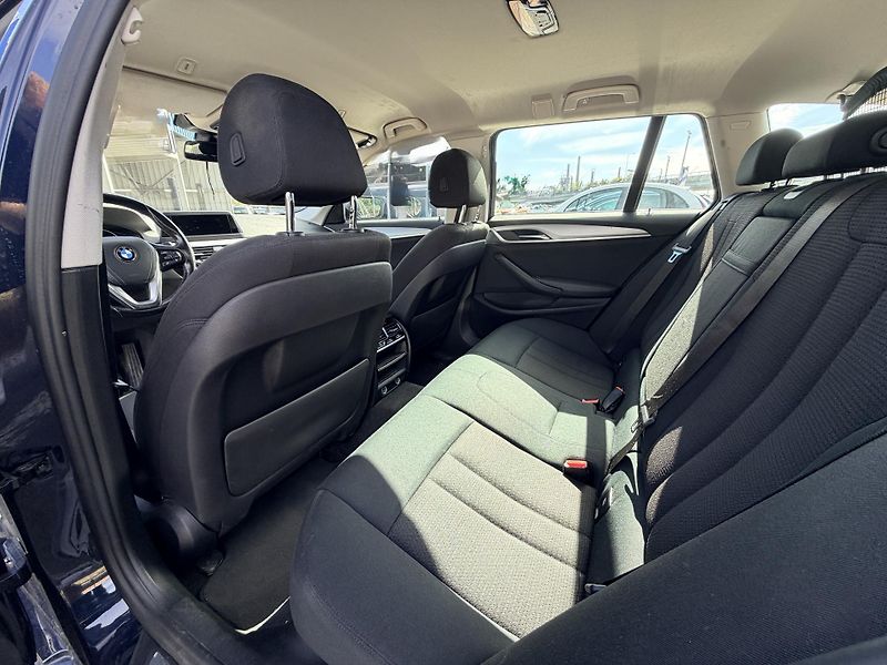 BMW Řada 5 (2017) G31, krásný stav - fotka 10 z 26