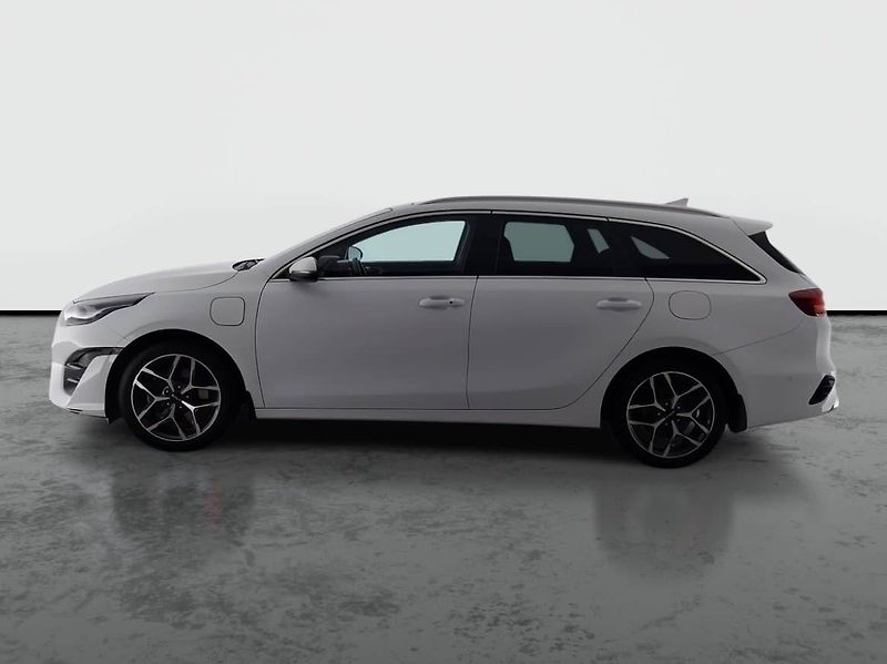 Kia Ceed (2023) Premium 1.6 GDI plug-in - fotka 3 z 17