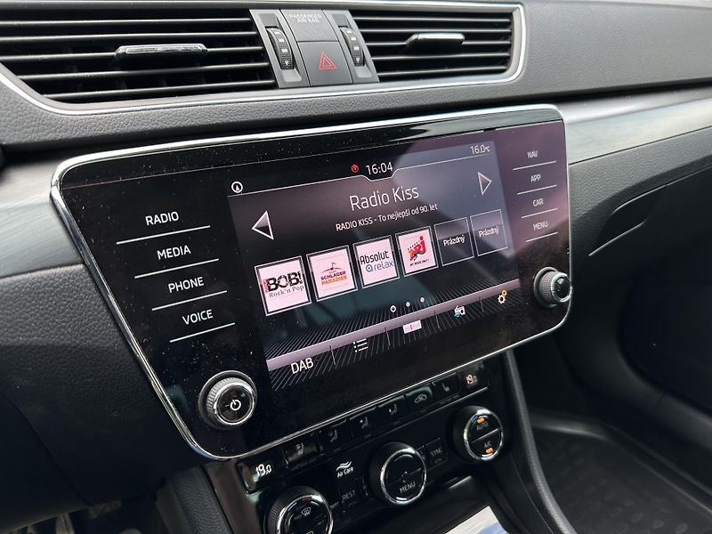 Škoda Superb 2.0 TDI Style - fotka 11 z 37