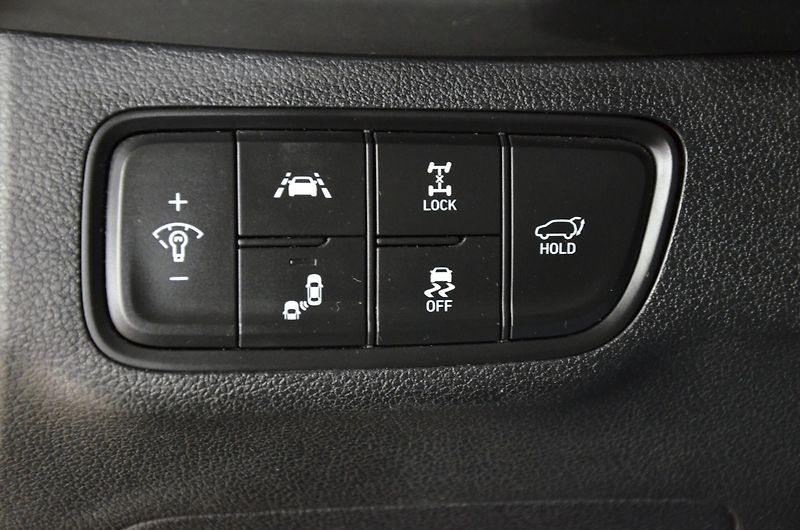 Hyundai Santa Fe (2019) 2.2CRDi 147kw Luxury 4x4 - fotka 19 z 30