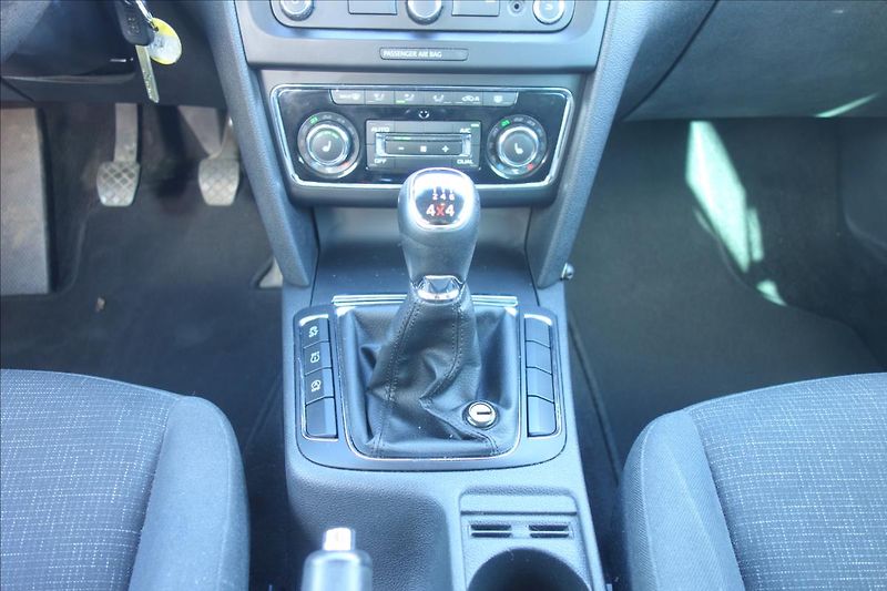 Škoda Superb 2,0 TDi 103KW,ČR,ACTIVE,4x4. - fotka 22 z 35