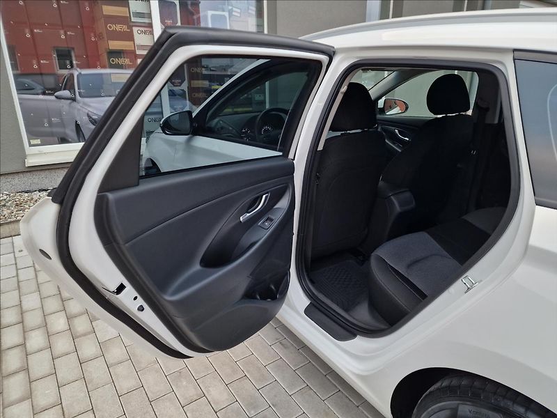 Hyundai i30 1.0 T-Gdi Comfort,ČR,1.Maj - fotka 17 z 47