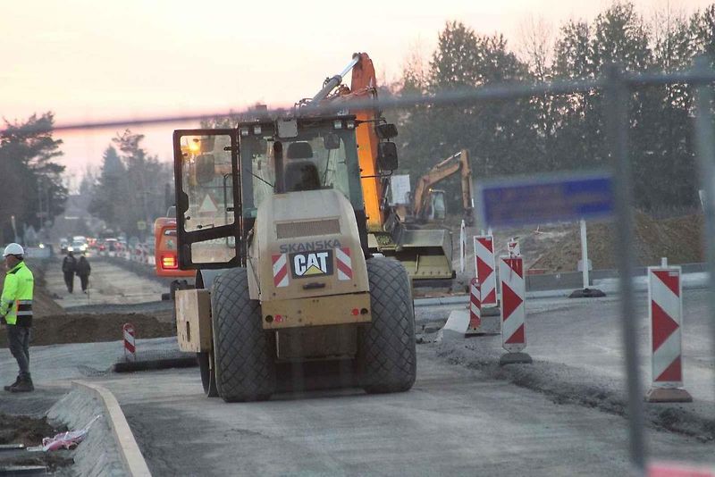 Situace v blízkosti napojení dálnice D55 na silnici I/54 u Bzence, a to první listopadový čtvrtek odpoledne.
