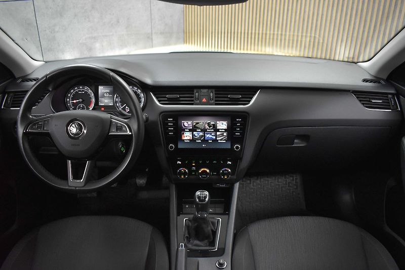Škoda Octavia 1.6 TDI*85kW*STYLE*DPH* - fotka 7 z 36