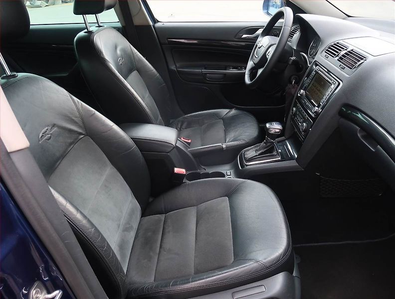 Škoda Octavia (2009) Laurin&Klement 2.0 TDI - fotka 9 z 26