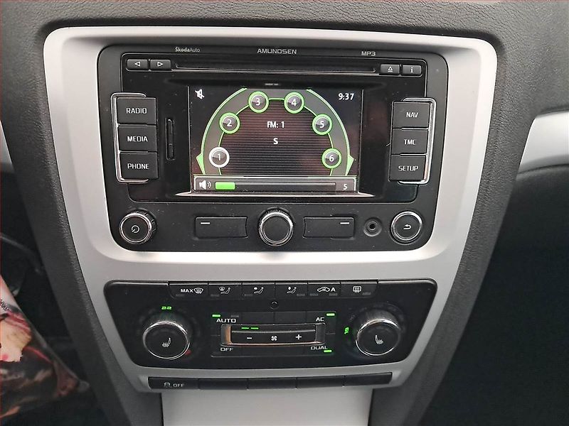 Škoda Octavia (2011) Scout 2.0 TDI, 4X4, Xenony - fotka 12 z 16