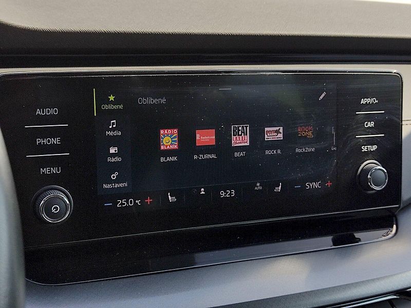 Škoda Octavia (2023) Combi Ambition Plus 2,0 Tdi 11 - fotka 16 z 33