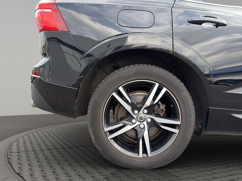 Volvo XC60 (2020) Momentum Pro B4 4x4 1.majitel - fotka 25 z 30