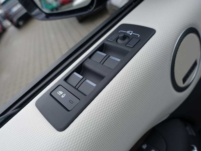 Land Rover Discovery 5 3,0  Dynamic SE D350 - fotka 12 z 43