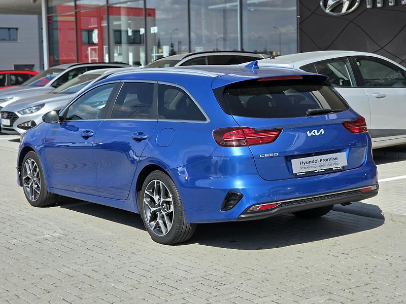 Kia Ceed (2022) 1,5 T-GDI 118kW DCT TOP - fotka 3 z 15