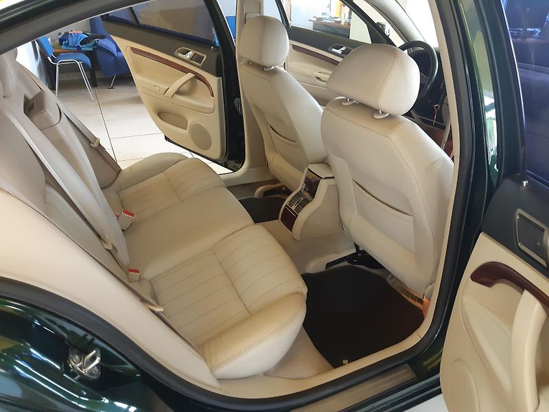 Škoda Superb 2.5 TDI AUTOMAT DIGIKLIMA - fotka 20 z 24