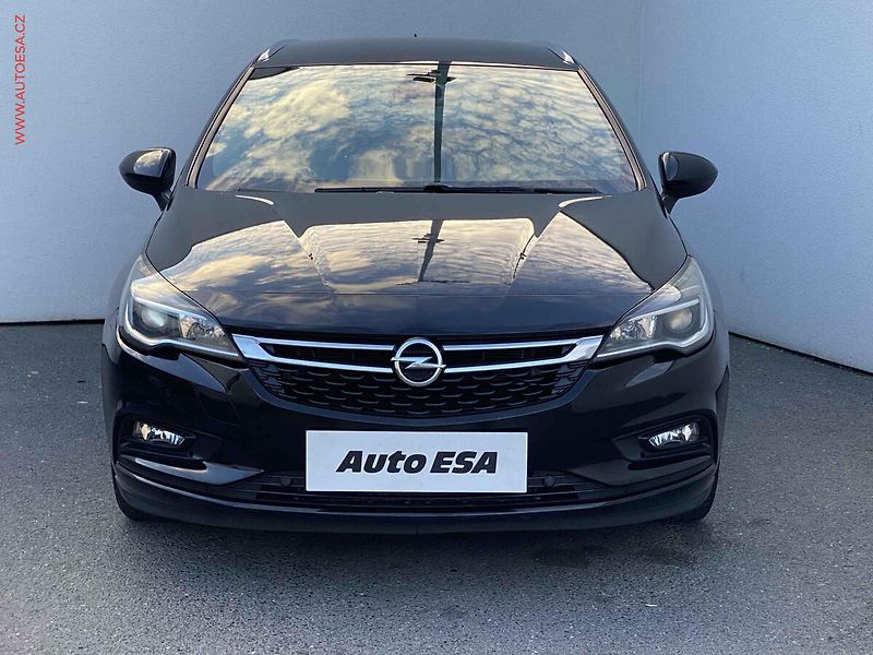 Opel Astra (2018) 1.6 CDTi SportsTourer - fotka 2 z 19