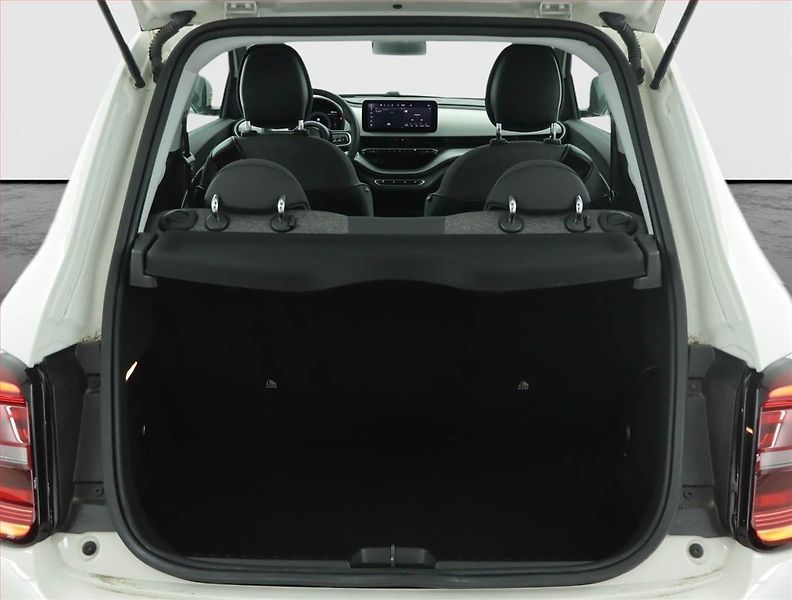 Fiat 500e (2023) 42 kWh, SoH 94% - fotka 13 z 18
